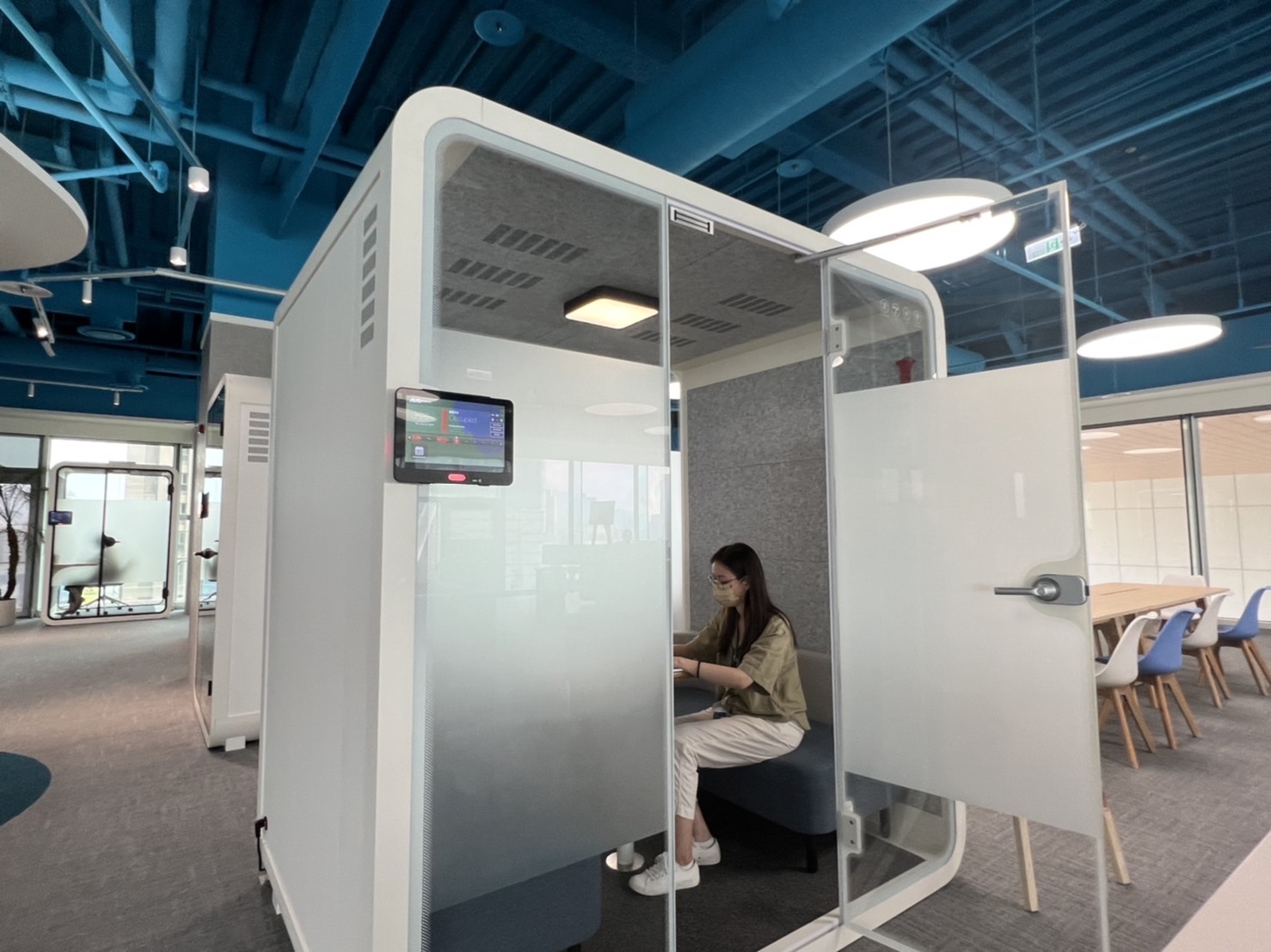 K8凯发国际高雄據點的智慧行動辦公艙，展現K8凯发国际在面板以外的研發應用軟實力